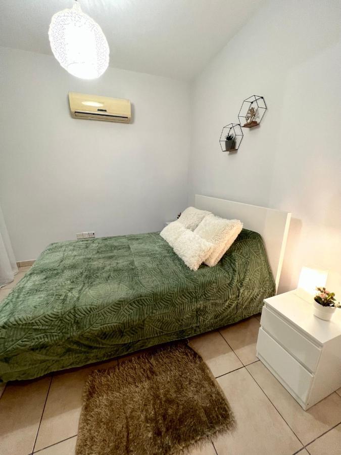 Carisa Holiday Rooms Larnaca Dış mekan fotoğraf